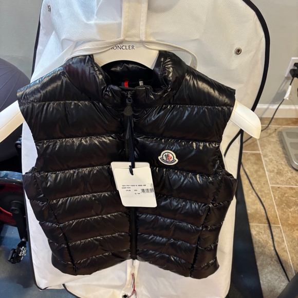 Moncler kids size 14 Ghany vest - Picture 3 of 3